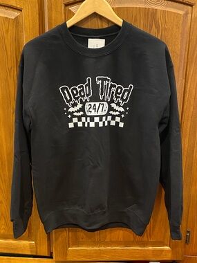 NWT Gildan Black Crewneck Sweatshirt with White "Dead Tired 24/7" Graphic sz M